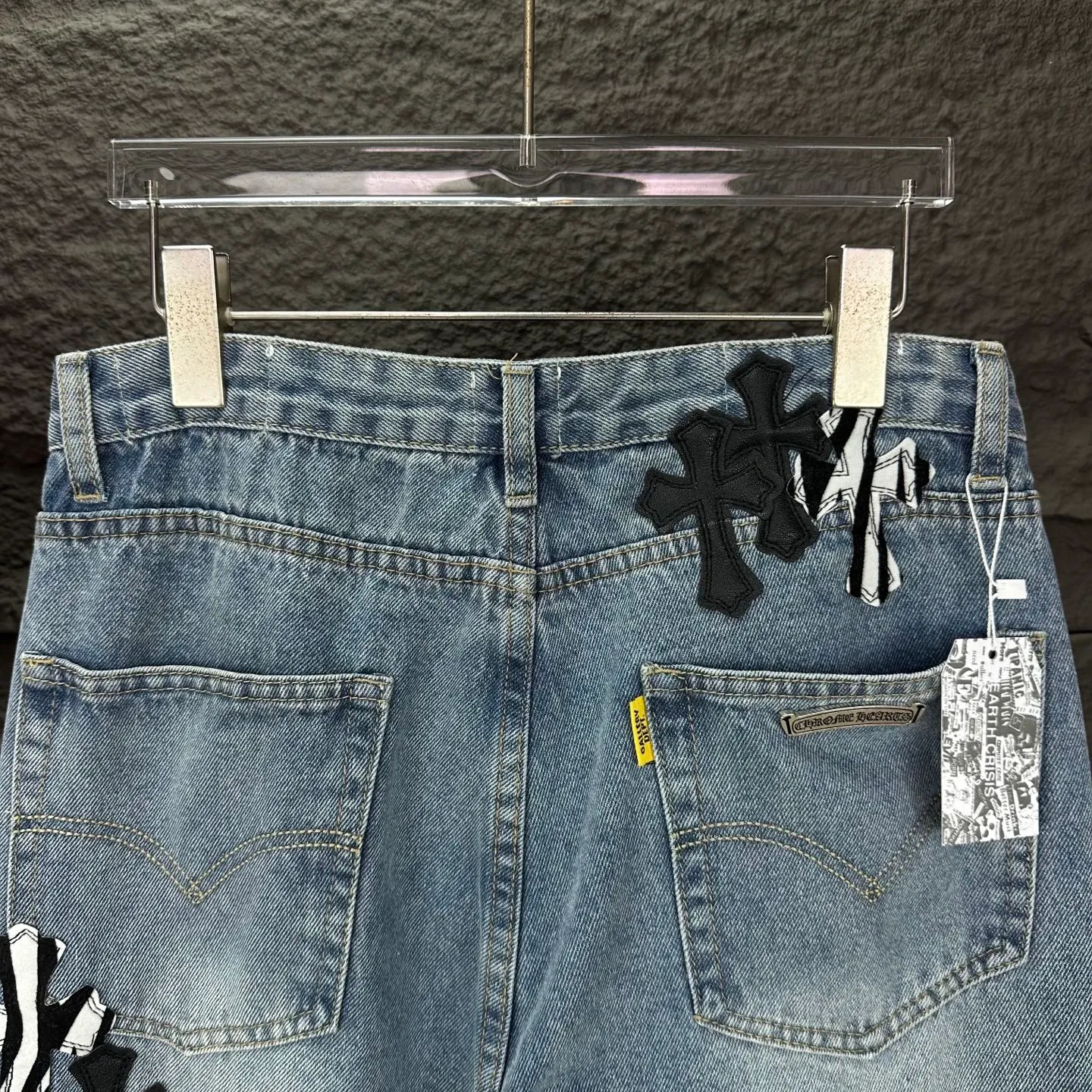 P290 GALLERY DEPT. & Croixin co-branded 2025 new limited-edition zebra print black large cross leather couple's bootcut jeans 🔥High version🔥High version🔥 Top ceiling quality Styles with different washed textures are very friendly to people with thin legs and thick legs. The bootcut version is very flattering. Moderate length that never goes out of style, easy to match with casually, basic styling for various styles, a must-have in the wardrobe! The fabric is stiff but also makes the upper body soft without losing texture. The washing process is even more perfect. It is a must-have item for everyone! ! ! Washed wheat, hang tag, pants label, three complete labels, color: blue, size: 28, 30, 32, 34, 36 (five sizes)